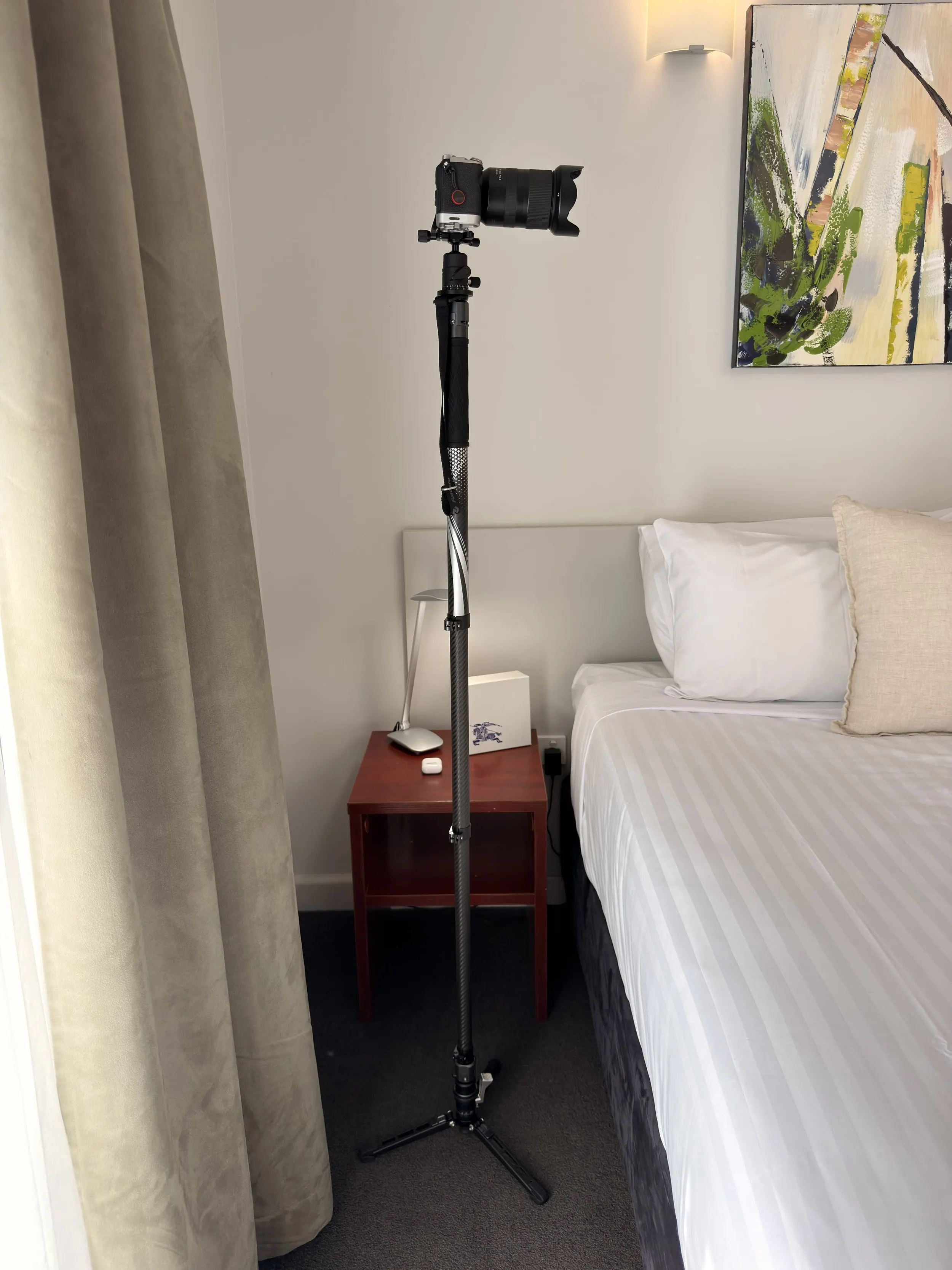 Fotopro X-Airfly Mono fully extended with a camera for a high-angle hotel room shot